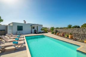 Villa Sarita Sol by Villa Plus